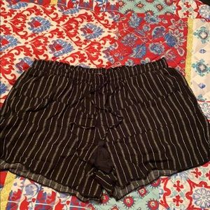 Black and white ruffle pull-on shorts